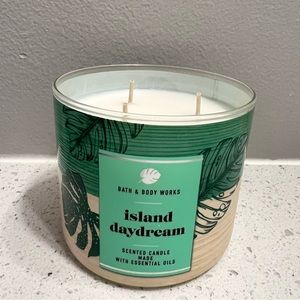 Bath and Body Works 3 wick Island Daydream scented candle